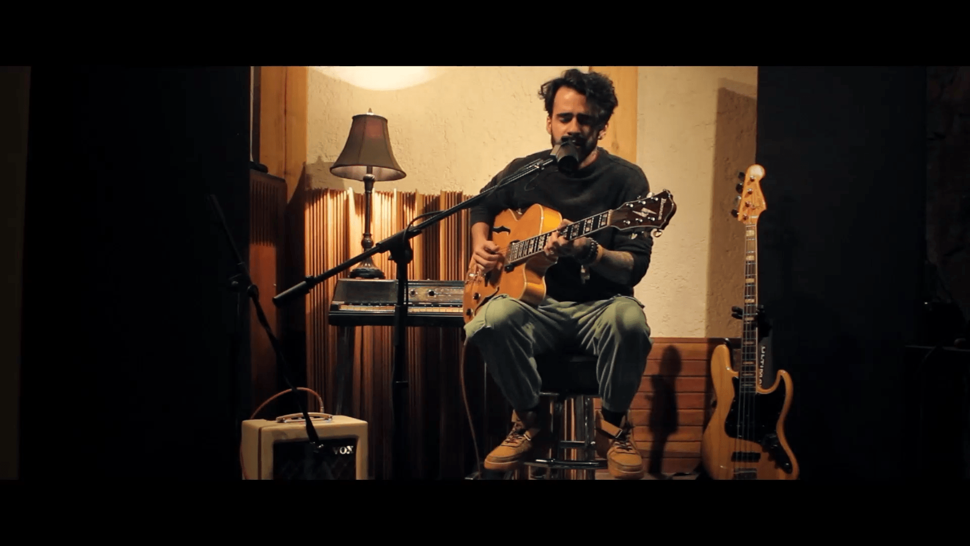 featured image thumbnail for post ALGUIEN (LIVE)